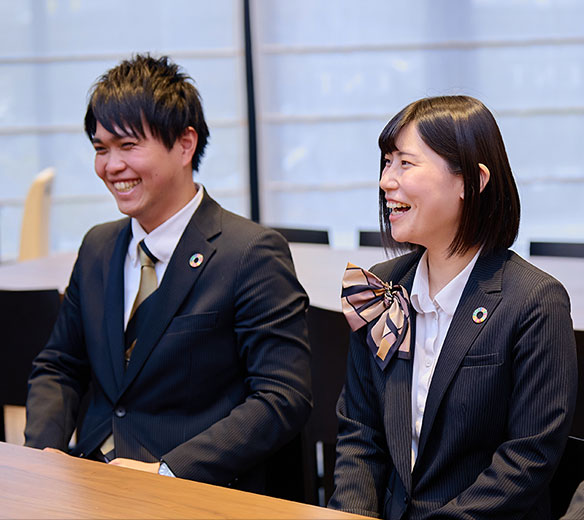 写真：座談会の様子